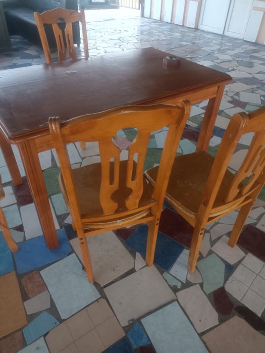 Продам диваны и столы