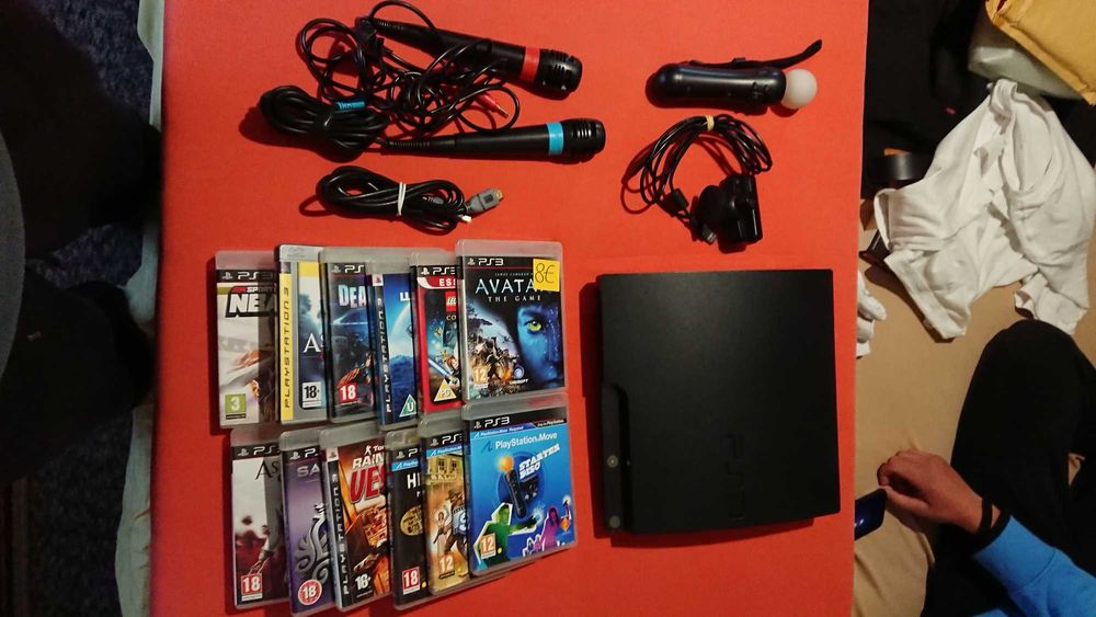 Конзола Sony PS3 с Микрофони Камера кабели и 12 игри