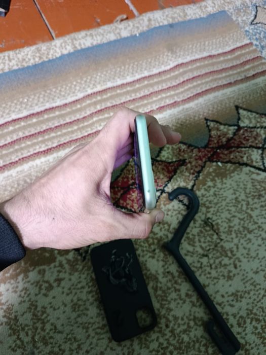 Продам айфон 11 срочно !!!