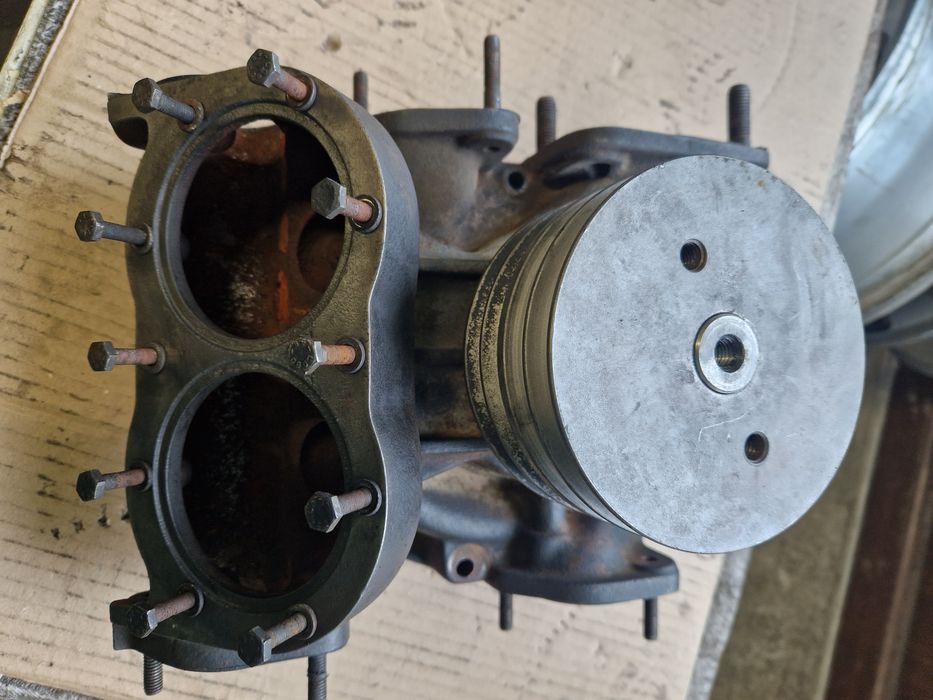 Pompă apă Hanomag, Steyr, Liebherr, Unimog, John Deere, Caterpillar