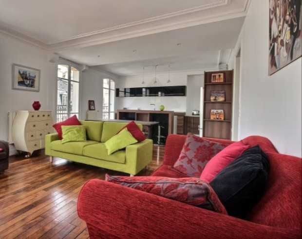 Дава се под наем Тристаен апартамент в Пловдив, Център - 74 кв.м за 249.9 € - Снимка #2