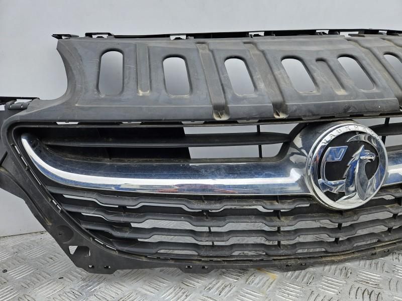 Grila centrala radiator Opel Corsa E