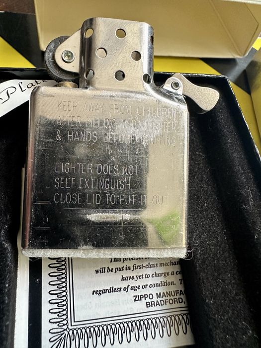 Zippo / argint placat din 2002 /05 + flint si pietre originale.