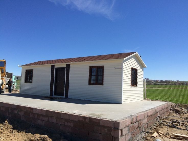 Vând case pe structura metalica garaje auto