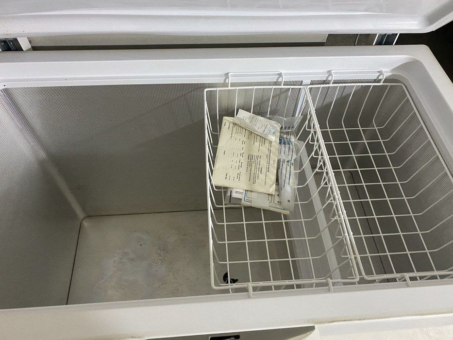 Muzlatgich sotiladi.