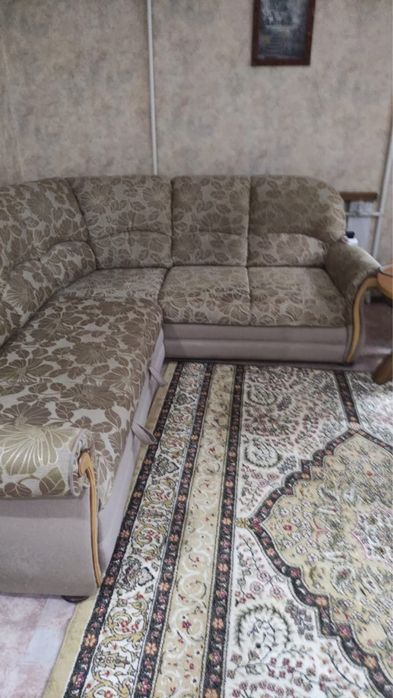 Продам диван угловой самовывоз