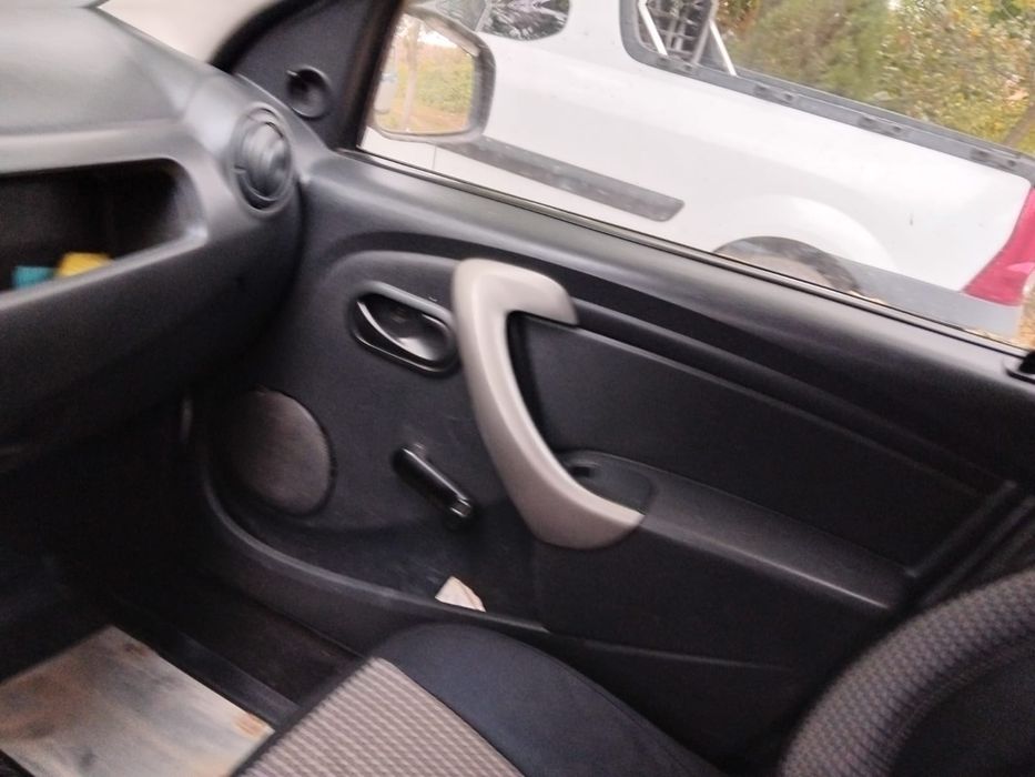 Autoutilitara Dacia