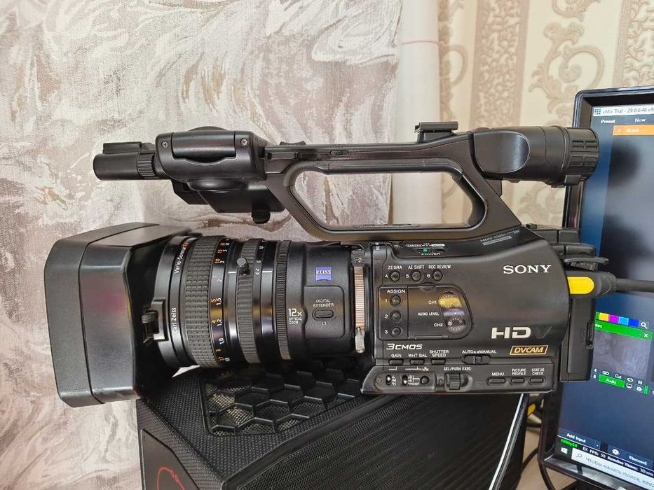 Видеокамера Sony HVR-Z7E