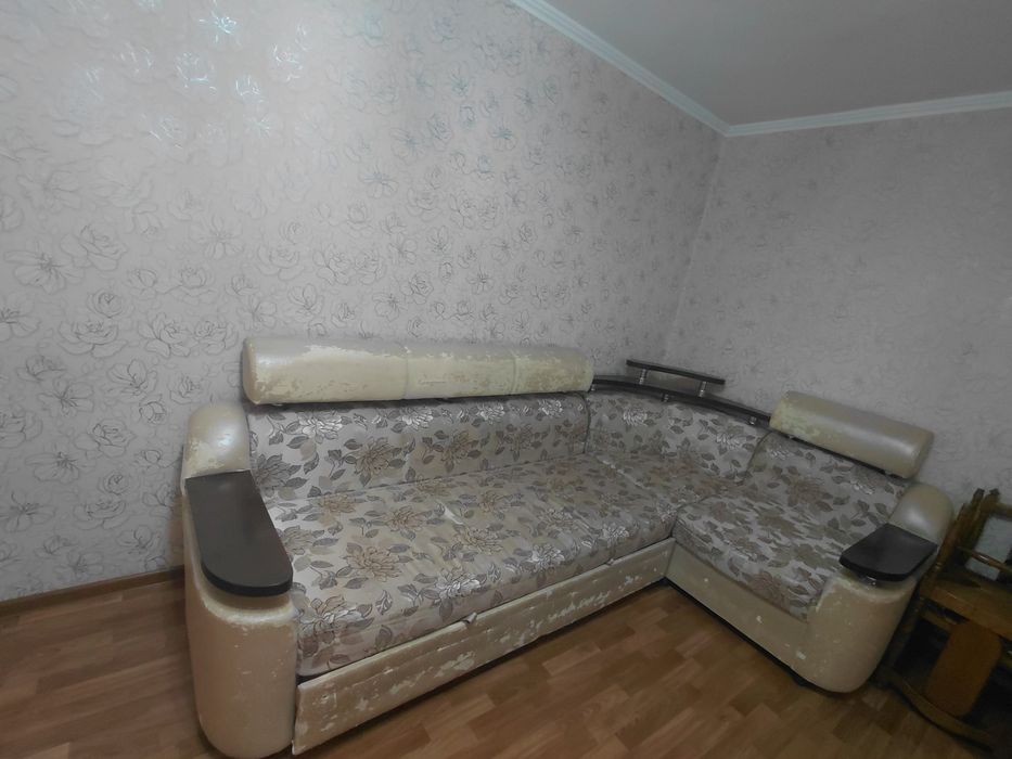 Угловой просторный диван