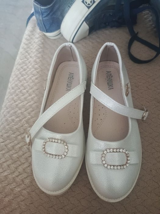 Продам туфельки на девочку
