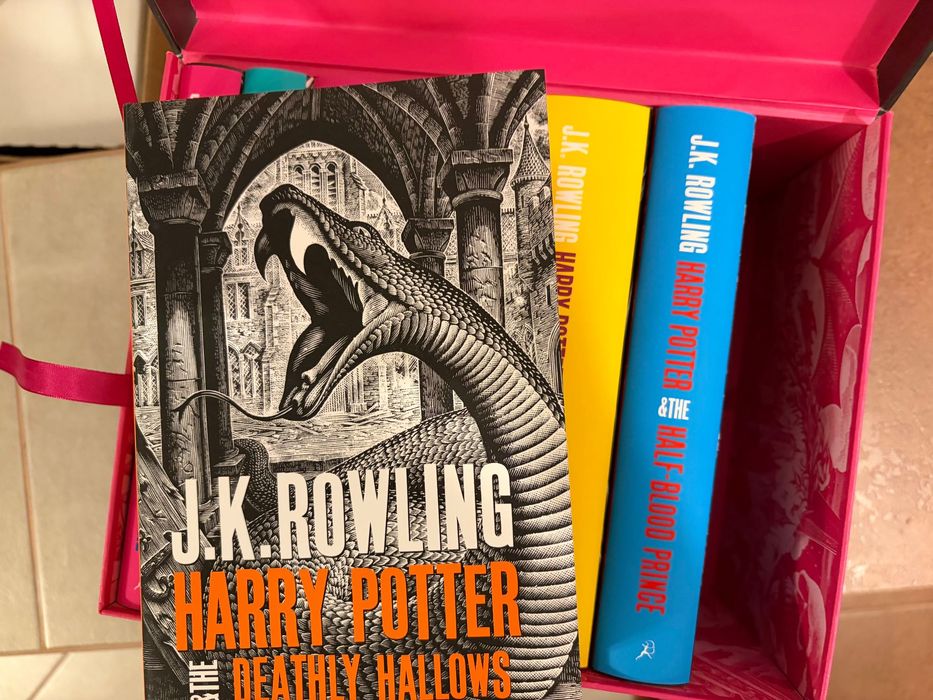 Хари Потър Boxed Set- The complete collection Hardback + подарък