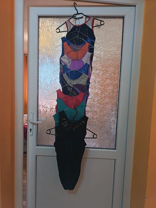 Costum gimnastica