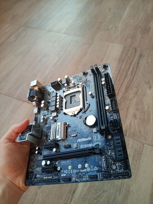 ASRock B360M-HDV в рабочем состоянии