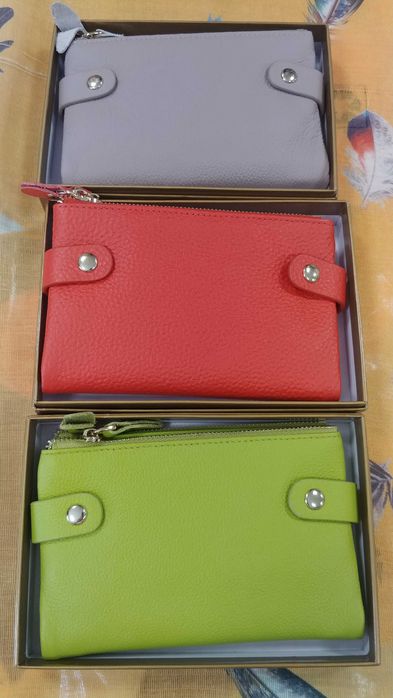 Дамски портпмгонета от естествена мека кожа.Различни цветове.