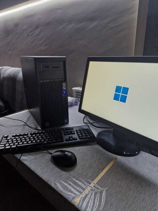 Продавам настолен компютър