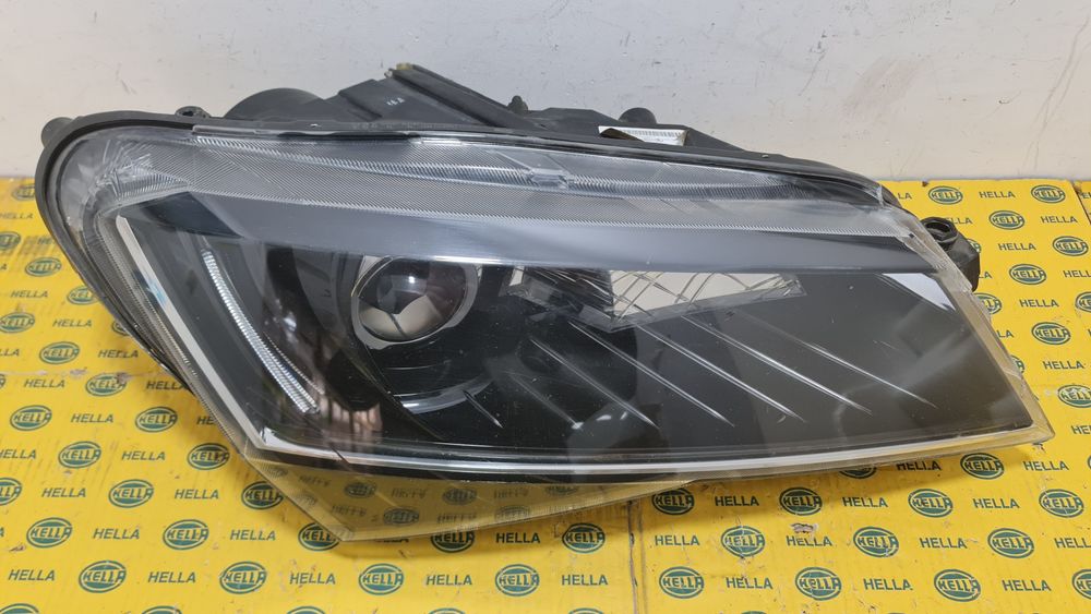 Far xenon led Skoda Superb 3 3v b8 3V1941016A dreapta avariat