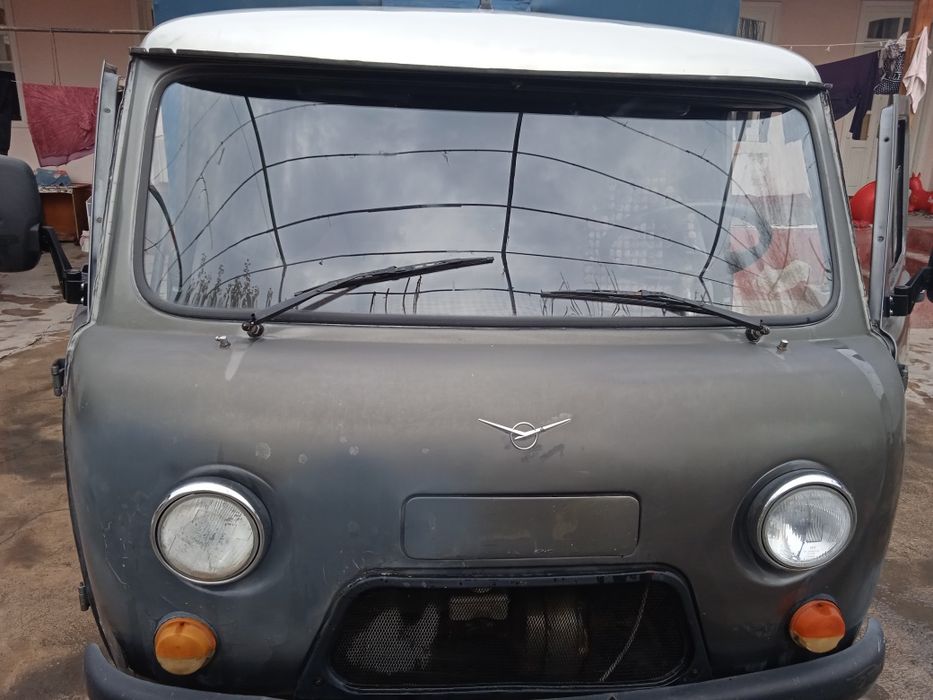 Uazik avtomobil sotiladi