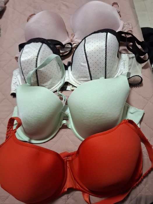 Продавам сутиени 85с