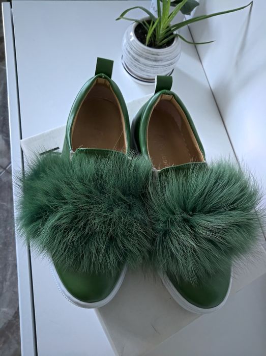 Кецове с естествен косъм в зелено