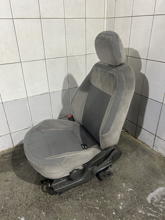 Продам сиденье водительское кобальт