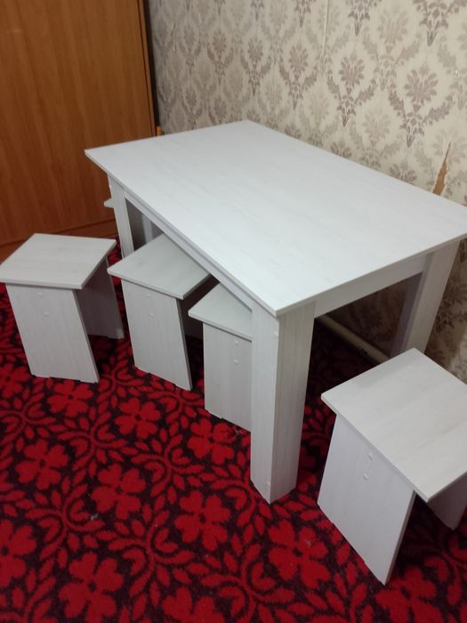 Стол с табуретками, новые!!!