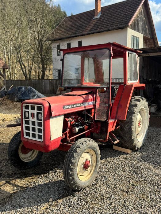 Tractor International 374