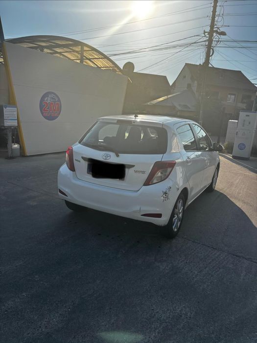 Toyota Yaris 1.0 VVT-i • 2013 • Cumpărată din România • Carte de service