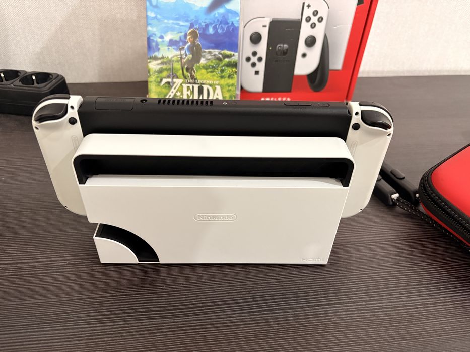 Игровая приставка Nintendo Switch OLED белый