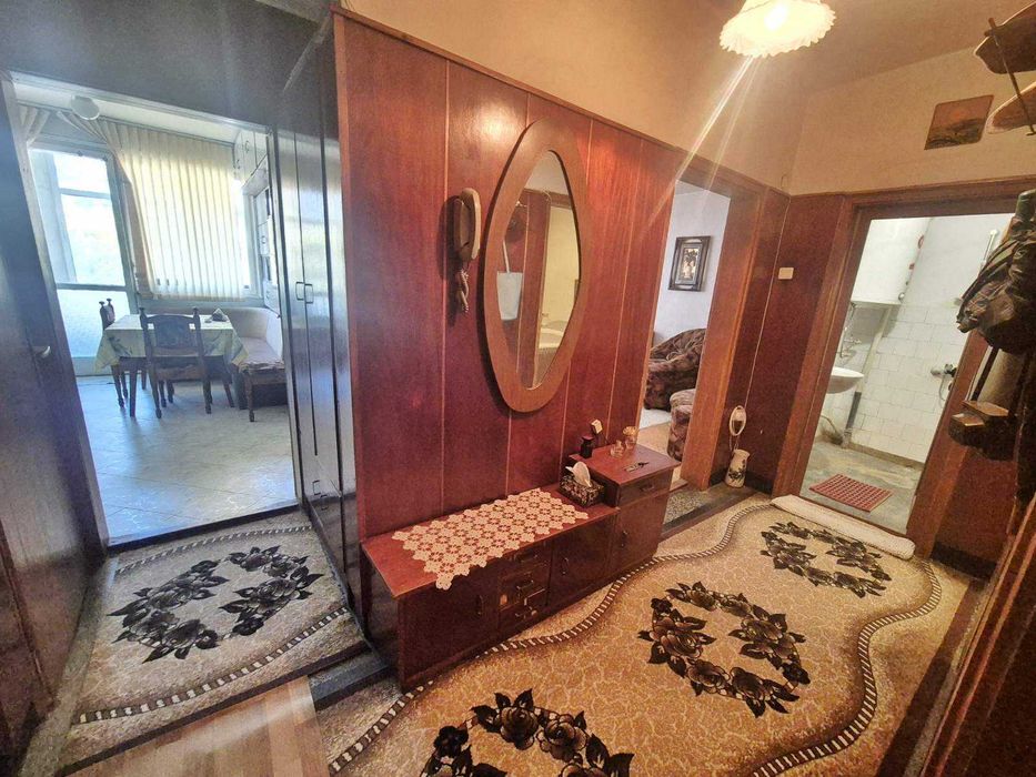 Апартамент в центъра на гр. Левски, с гараж .