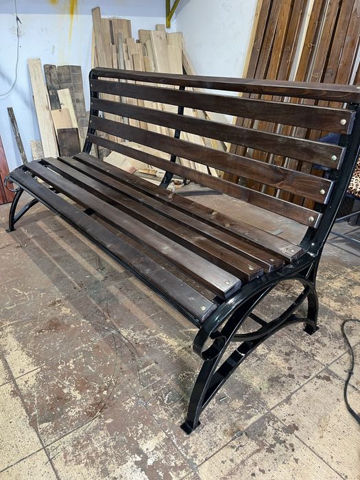 Садовые скамейки и лавки