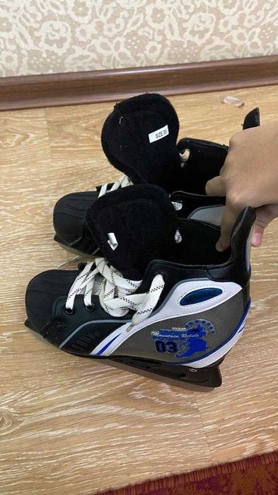 Коньки сатылады 35размер для хоккея