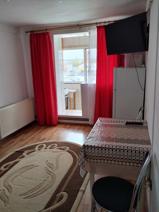 Închiriez garsonieră 2 camere