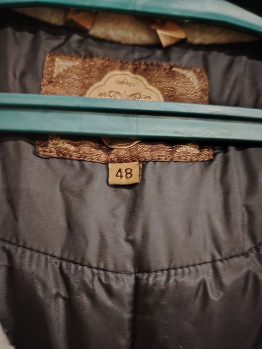 Продам верхнюю женскую одежду,