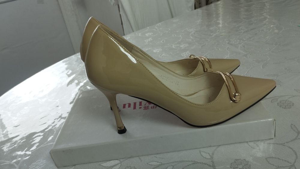 Продам туфли женские