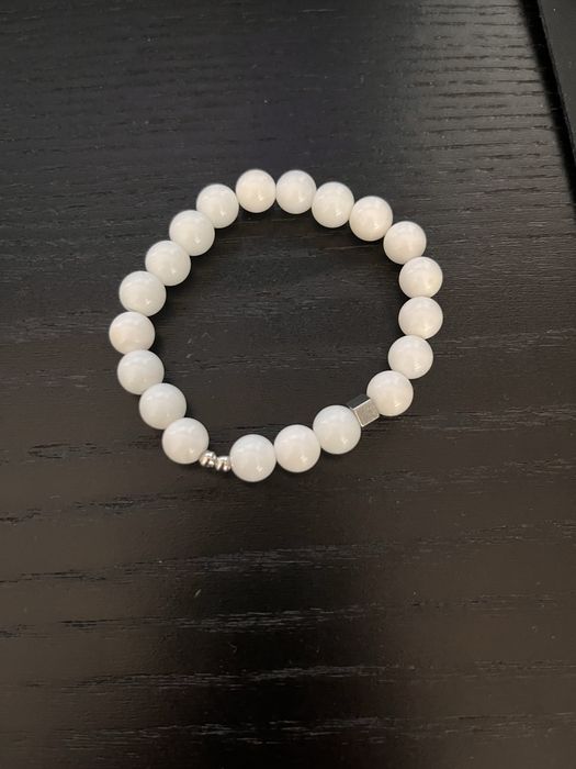 Гривни от естествени камъни