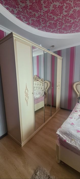 Продам спальный гарнитуру,щкаф,тумбочки,диванбуу,в очень хорошем состо