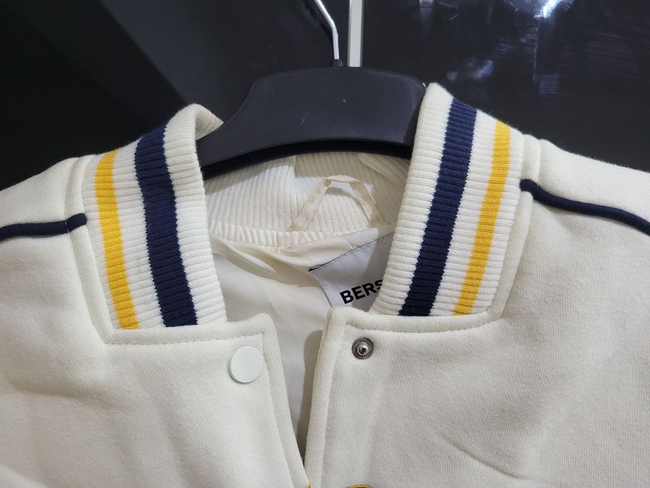 Geaca bomber Bershka mar. XS potrivita pentru S