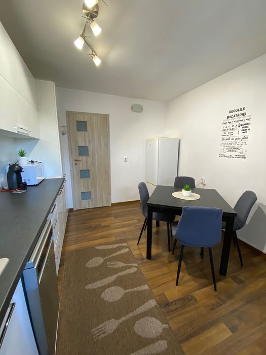 Apartament 3 camere pentru închiriat în zona centrală