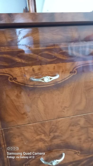 Comodă nuc ,cu oglindă