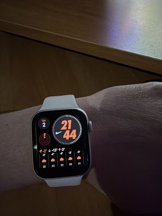 Apple Watch SE 44мм 32GB (series 2)