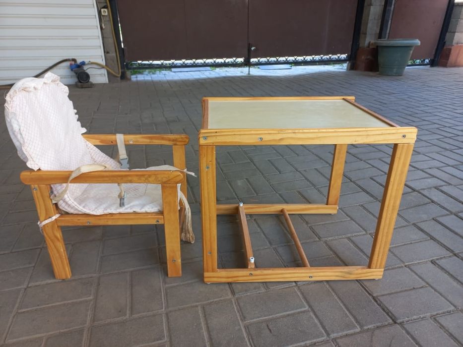 Детский стул и столик