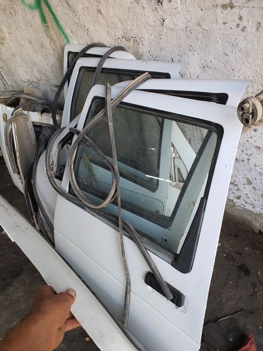 Tiko eshiklar sotiladi kamplekt holati yaxshi