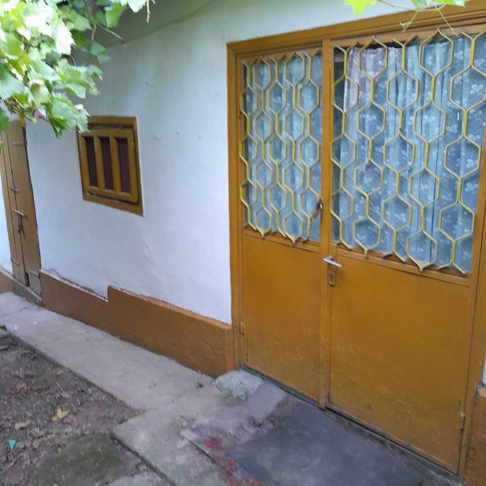 Casă bătrânească de vânzare + 6700 mp Cozia, jud. Iași