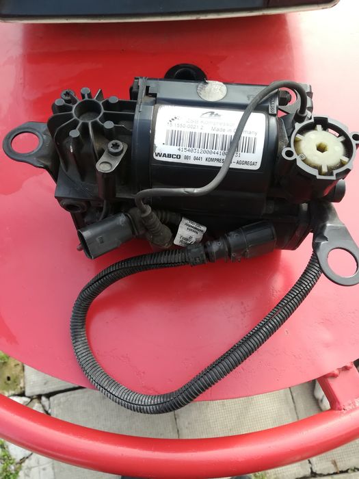 Части за различни автомобили нови.