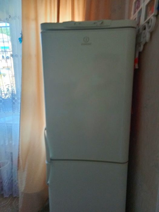 Холодильник Indesit б/у