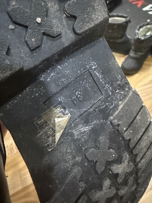 Продам детские зимние ботинки