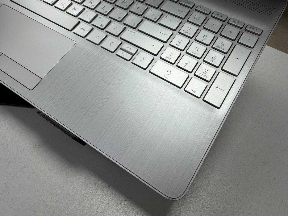 HP 15 Core i3-10*ОЗУ 8*SSD 256*Для работы