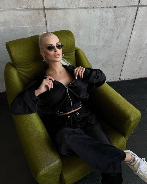 Велурен костюм с персонализиран ластик