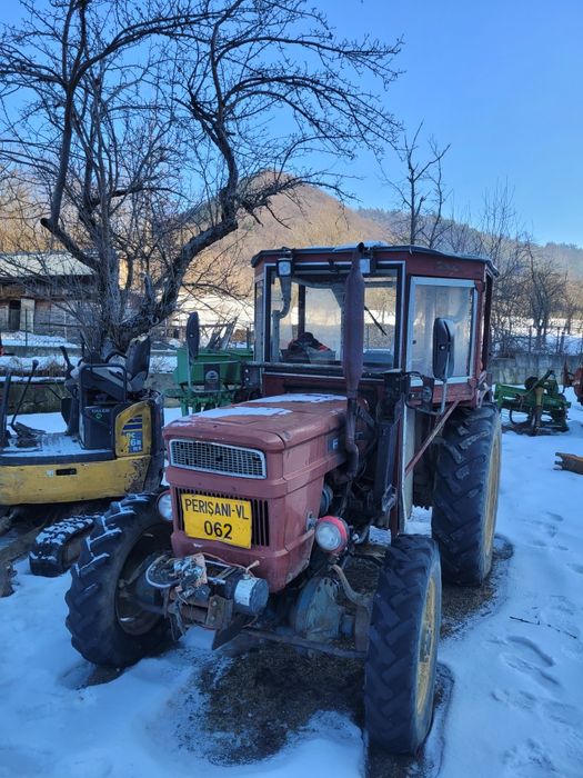 Tractor cu incarcator