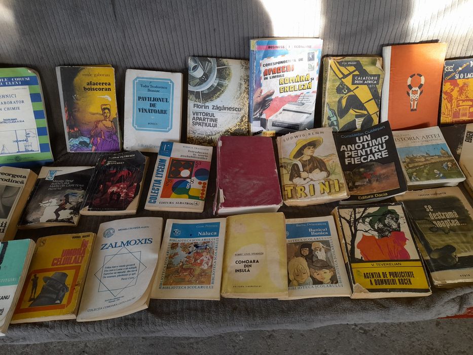 Carti vechi de vanzare